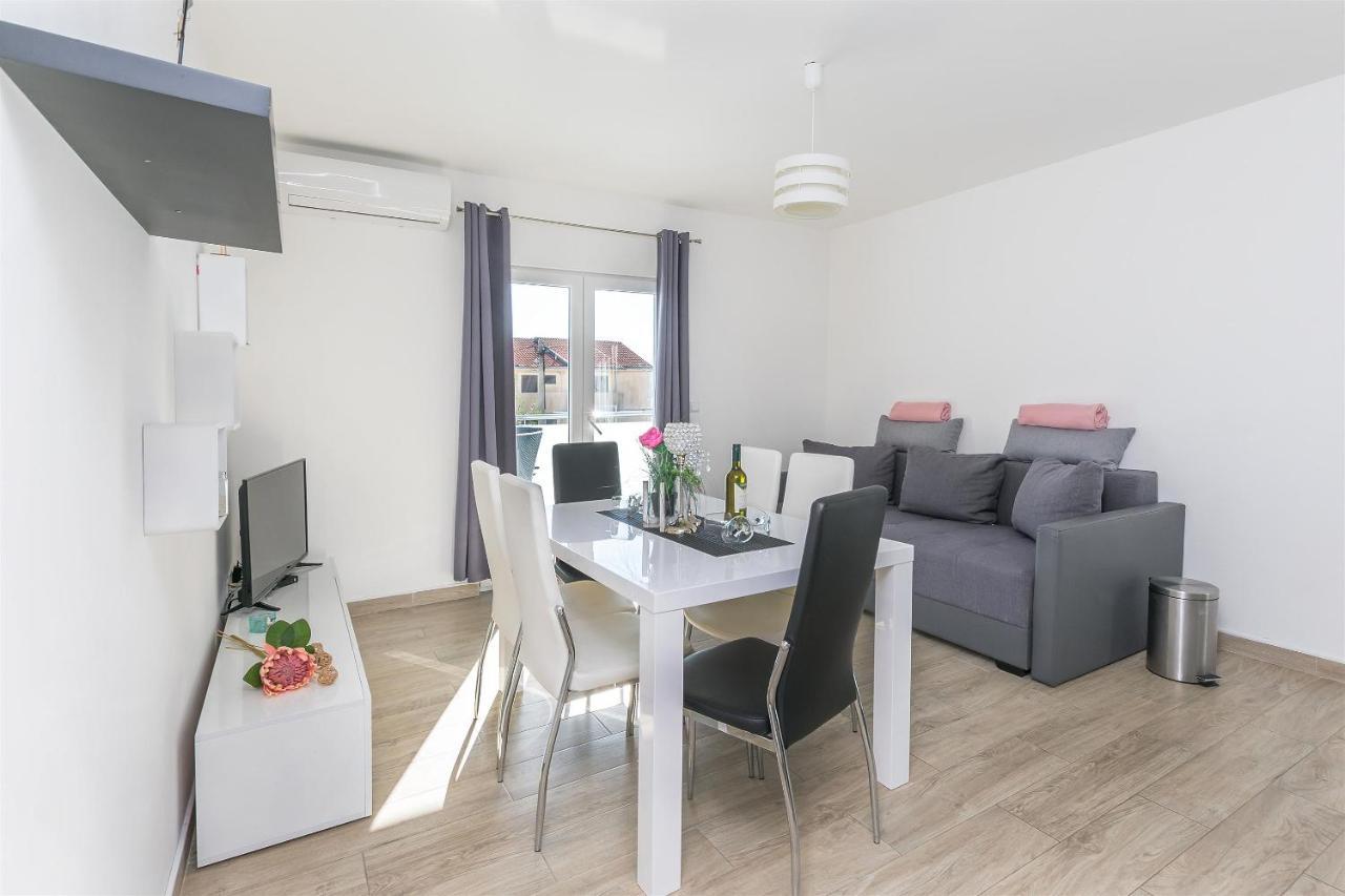Apartments Lorenzo Lokva Rogoznica Ngoại thất bức ảnh