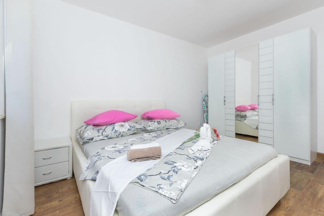 Apartments Lorenzo Lokva Rogoznica Ngoại thất bức ảnh