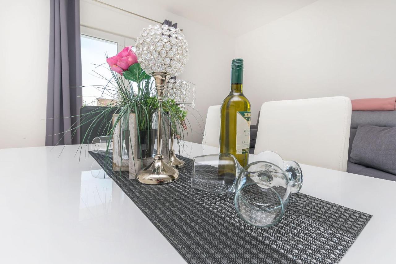 Apartments Lorenzo Lokva Rogoznica Ngoại thất bức ảnh