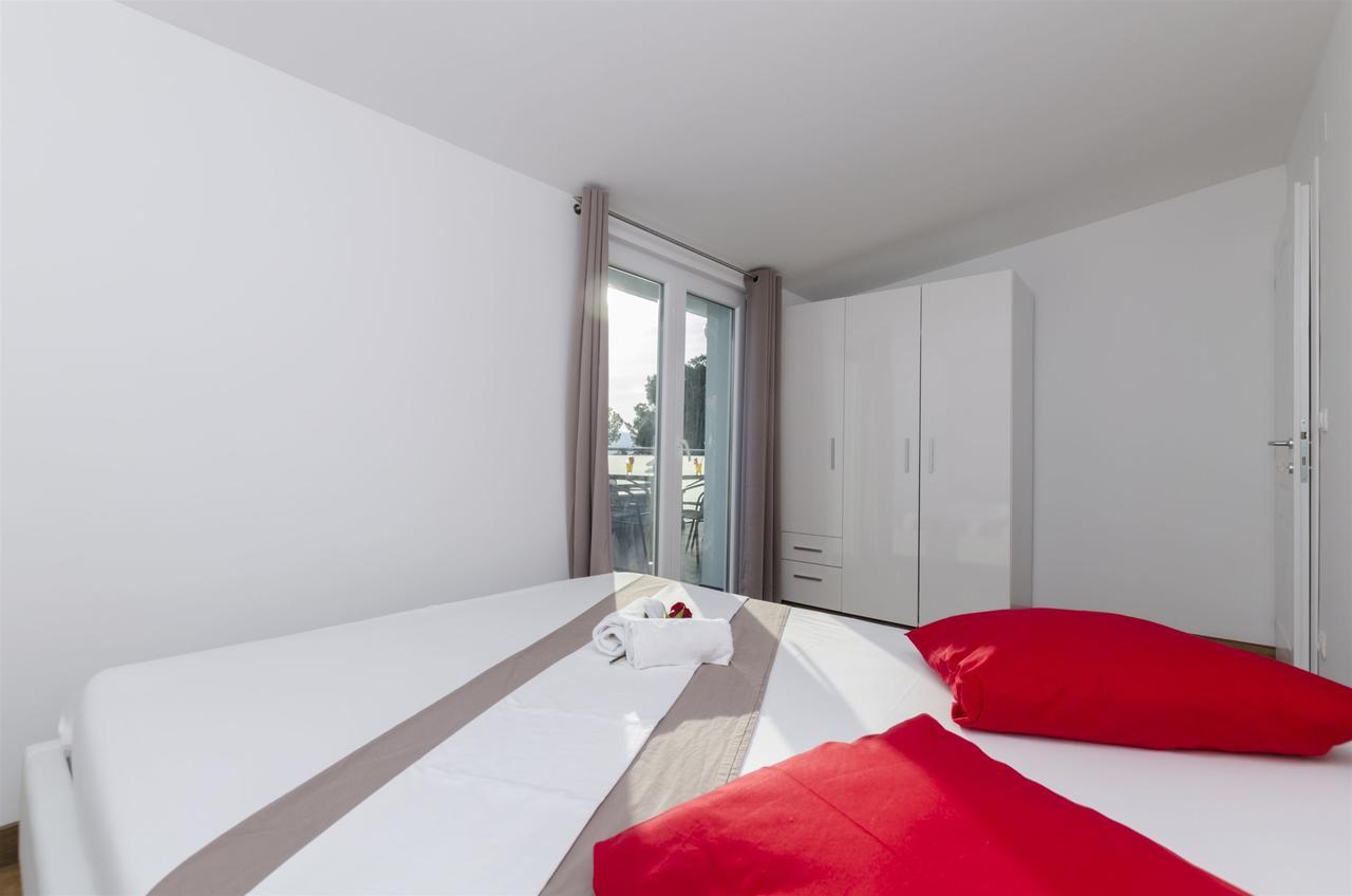 Apartments Lorenzo Lokva Rogoznica Ngoại thất bức ảnh